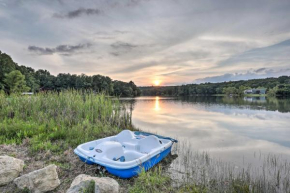 Waterfront Dunlap Cottage Large Yard and Views